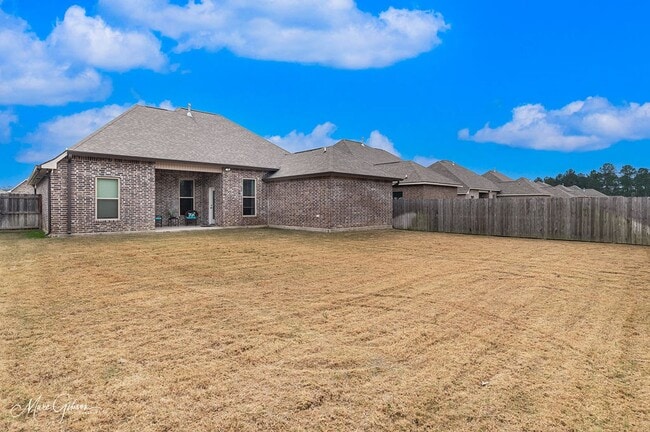 Building Photo - Fully Furnished: Lucien Fields South Shreveport