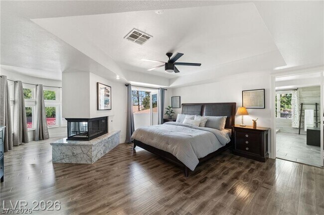 Building Photo - 2233 Versailles Ct