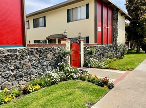 Building Photo - 1978 Maple Ave