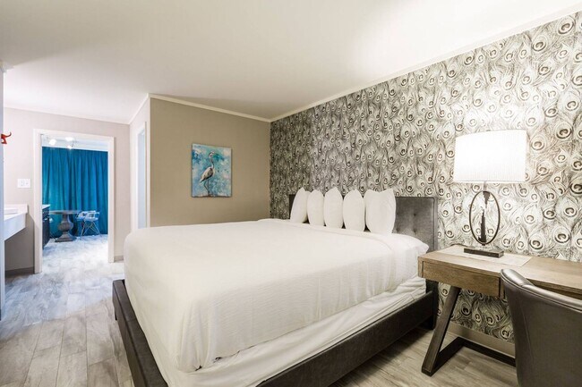 Building Photo - Luxury Furnished Studio unit on Ocean Blvd.