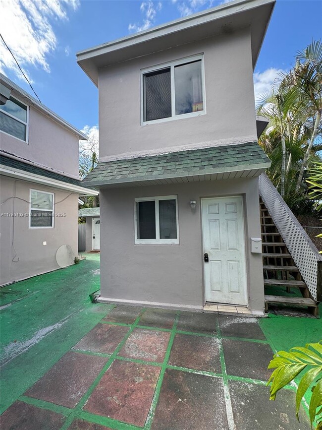 Building Photo - 1664 SW 9th St
