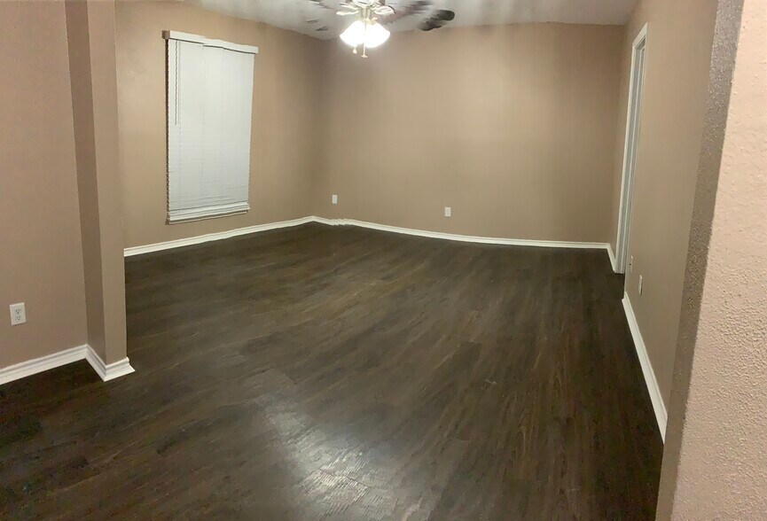 Master Bedroom - 1505 Packsaddle Ln