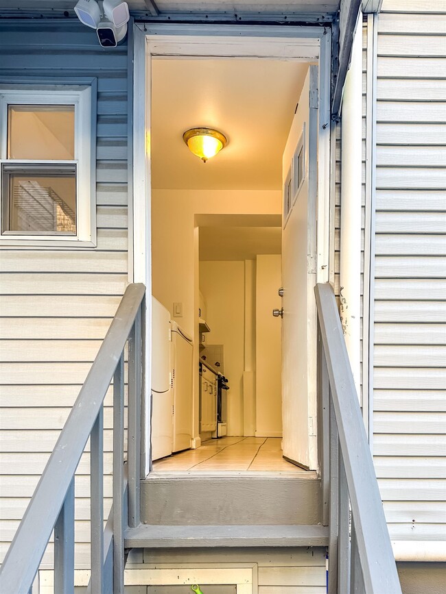 Building Photo - 66 46th St