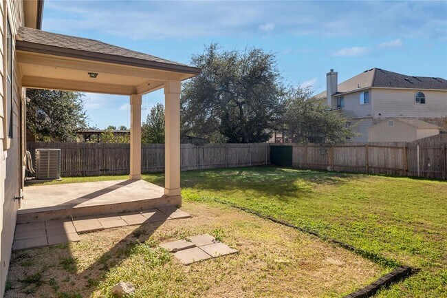 Building Photo - 315 Settlers Home Dr