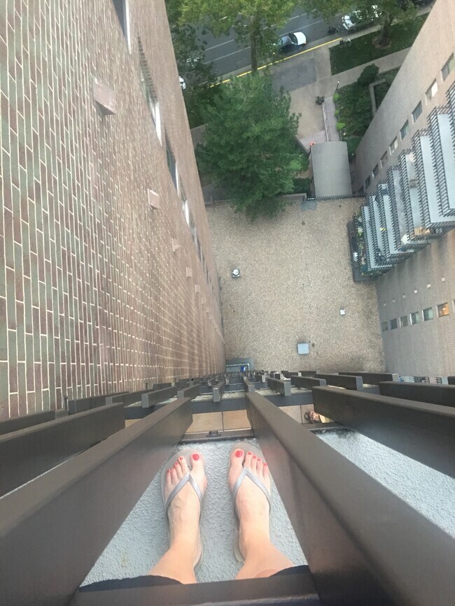 Building Photo - 460 S Marion Pkwy