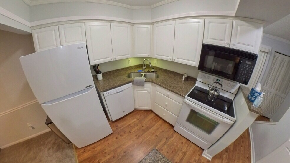 Building Photo - 301 Harbor Heights Dr