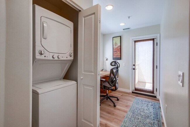 Building Photo - Steps From The Beach w/ All Utilities Included Available Jan - May 2025