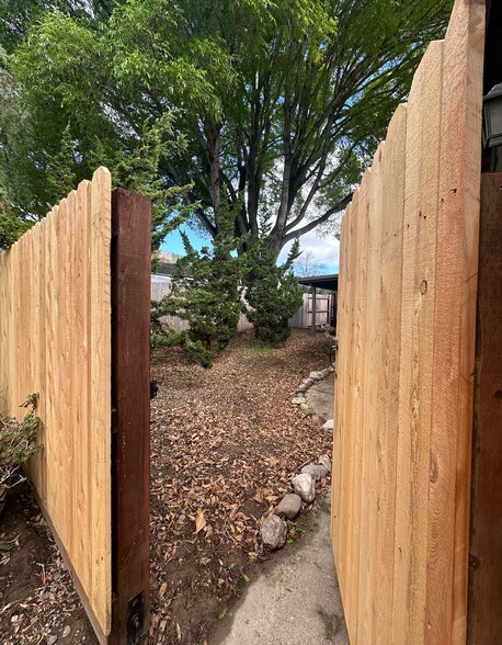 Building Photo - 472 Freear Dr