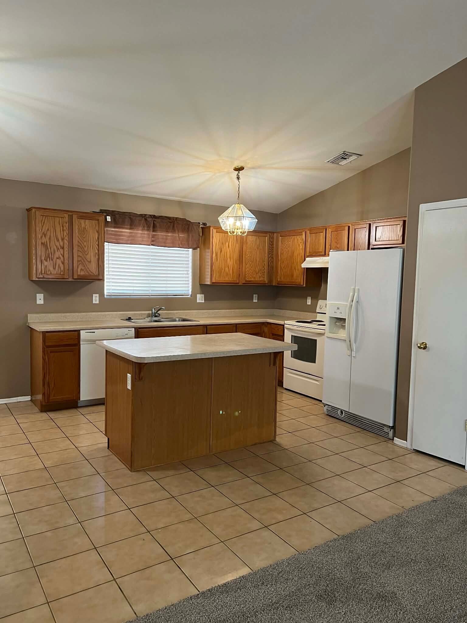 Building Photo - 8855 N Moonfire Dr