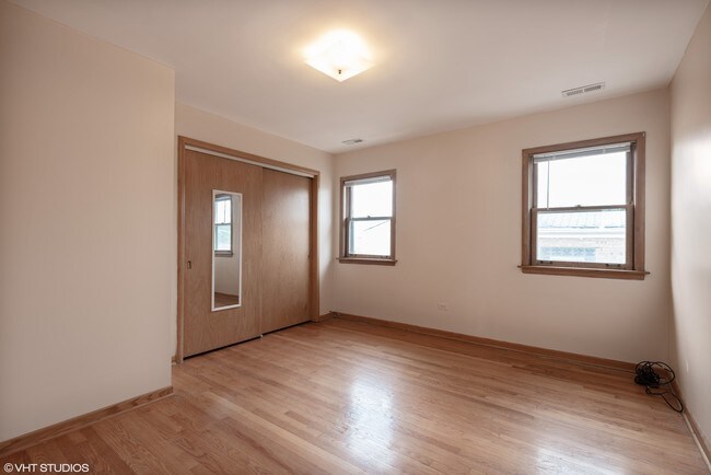 Building Photo - 8108 N Oriole Ave