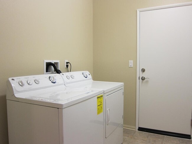 Building Photo - 41460 Stafford Ct