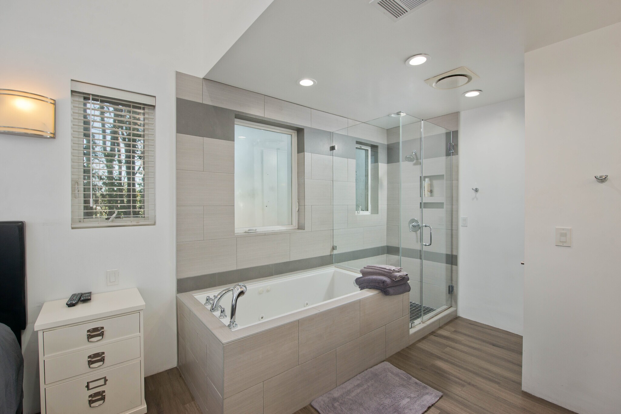 Master Bathroom - 809 Warren Ave