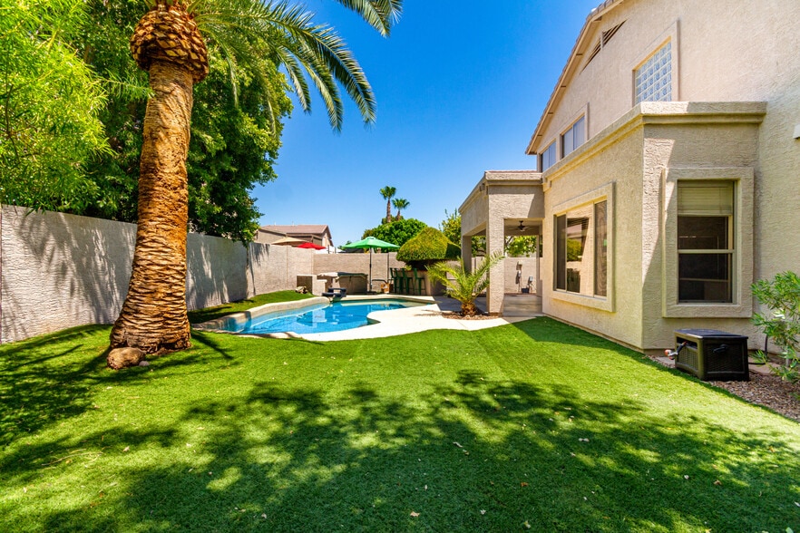 Building Photo - 6804 W Lone Cactus Dr