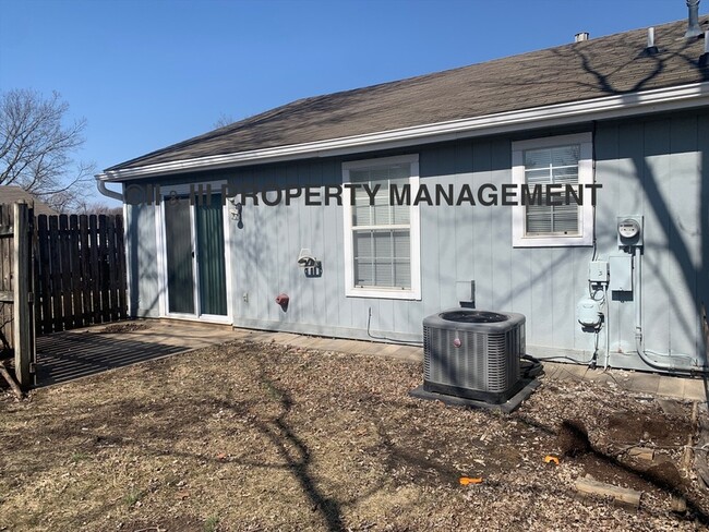 Building Photo - 1413 E 21st Terrace