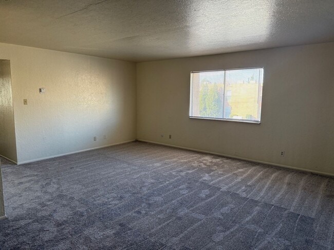 Building Photo - Wonderful 2 Br, 1.5 Ba, remodeled, 1 CG