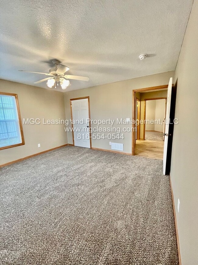 Building Photo - 706 Meadow Ct