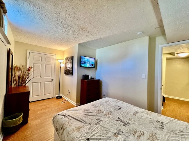 Building Photo - 260 Overbrook Ct