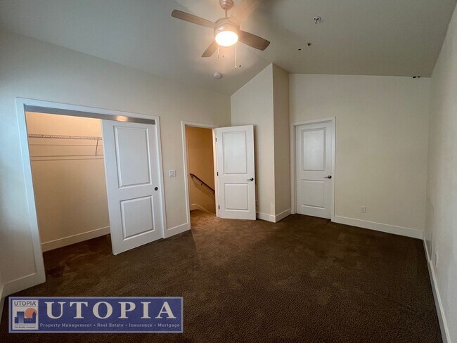 Building Photo - Spacious and Modern 3-bedroom, 3.5 bathroo...
