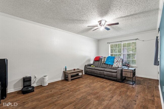 Building Photo - Check out this 3 bed 1 in Haughton