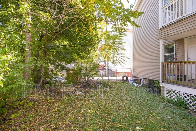 Building Photo - 15711 School Ave