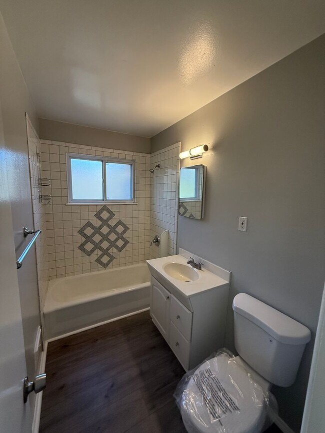 Building Photo - FREE 50in FLAT SCREEN TV Move in Special!!! Cozy 2 Bedroom 1 Bathroom Single Family Residence in ...