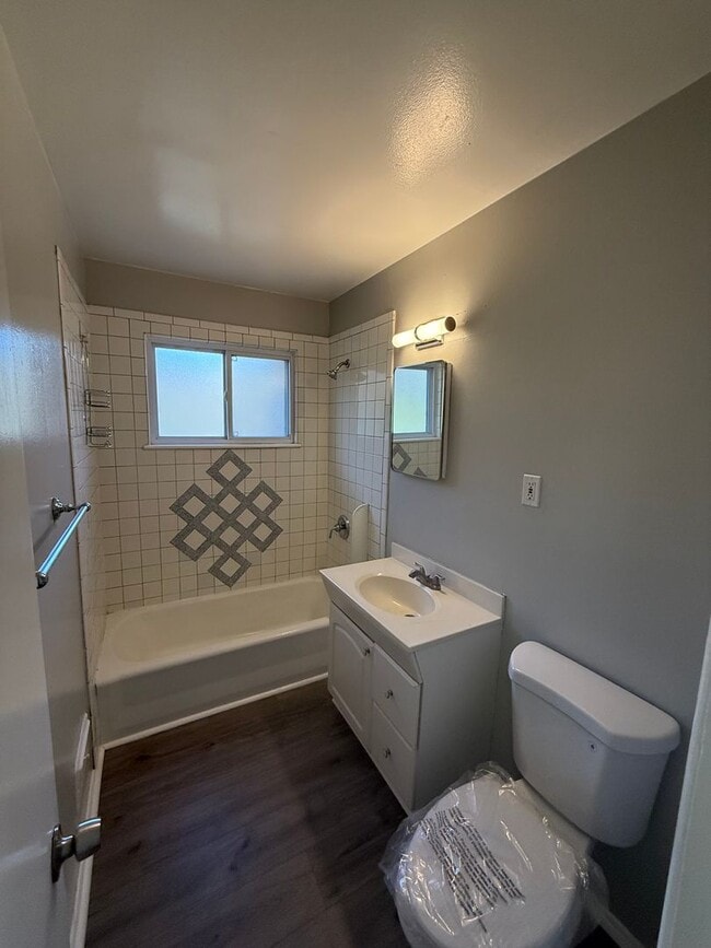 Building Photo - FREE 50in FLAT SCREEN TV Move in Special!!...