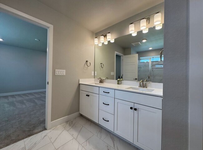 Building Photo - Spacious 3 bed 3 bath 2-story comfortable and stylish home in desirable location in Parker