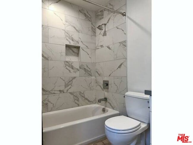 Building Photo - 853 Hayworth Ave