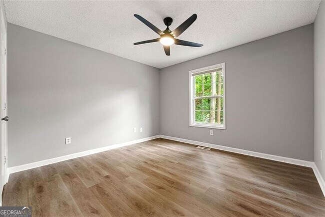 Building Photo - 1250 Mountain Springs Dr