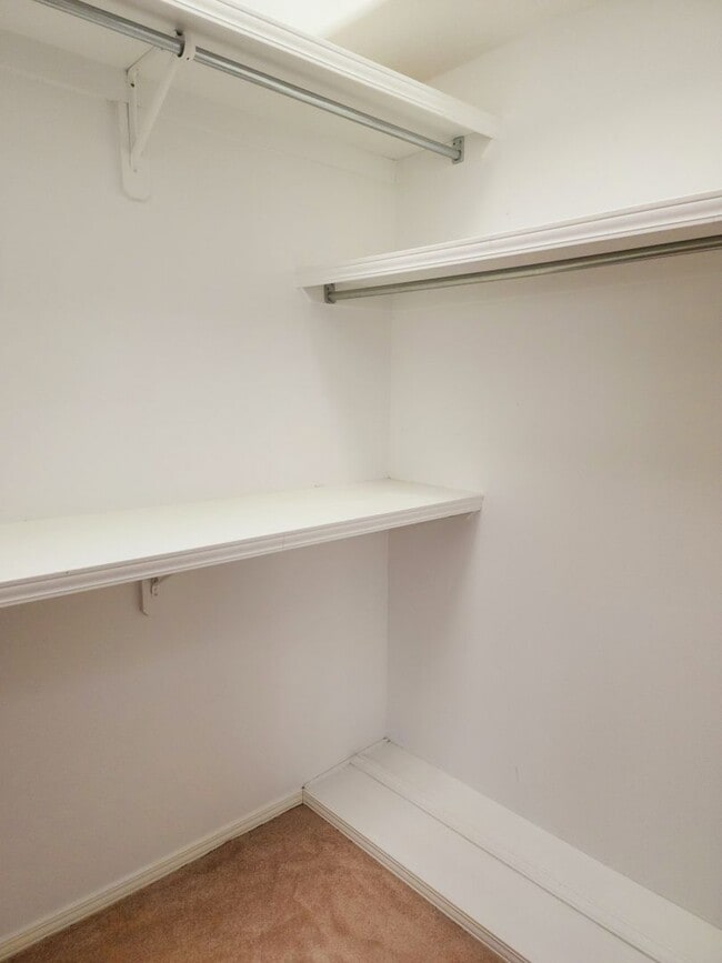 Building Photo - academy west 3 bedooms 2,5 baths