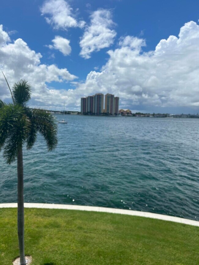 Building Photo - 1025 Sugar Sands Blvd