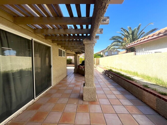 Building Photo - 3-Bedroom, 2-Bath House - Las Vegas, NV