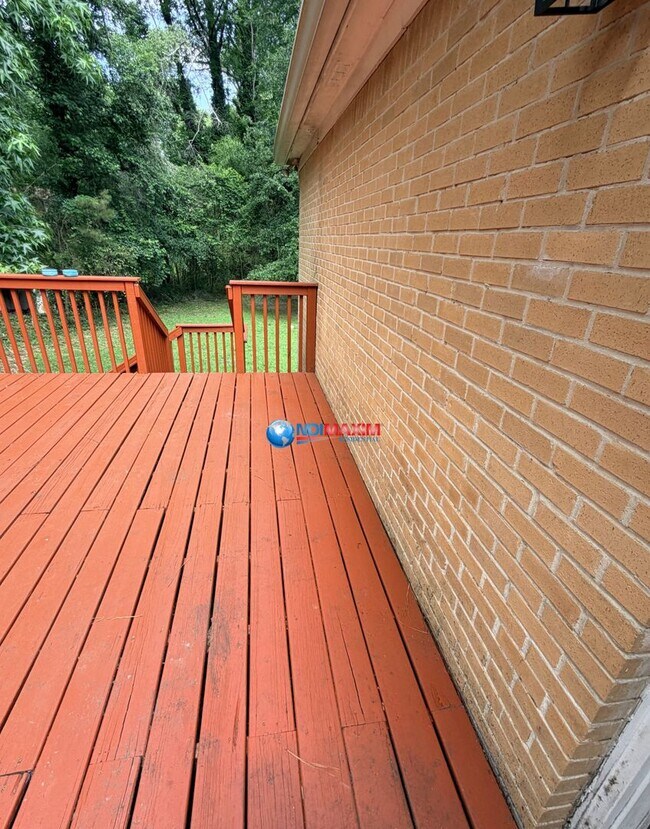 Building Photo - Spacious two master bedrooms split-level house in Decatur