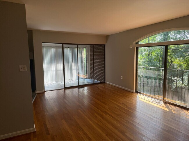 Building Photo - 8130 Inverness Ridge Rd