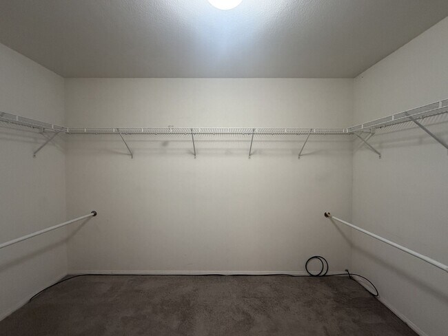 Building Photo - 45719 Caledonia Ct
