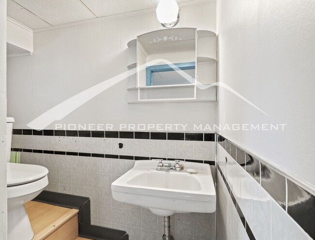 Building Photo - Updated 3-Bedroom Home with Solar, Worksho...