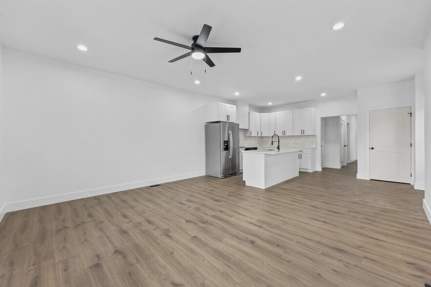 Building Photo - 212 E Morelia Ave