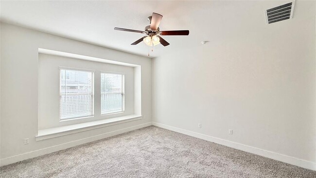 Building Photo - 600 Golden Glory Rd