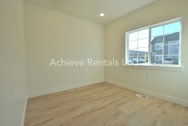 Building Photo - 1593 110