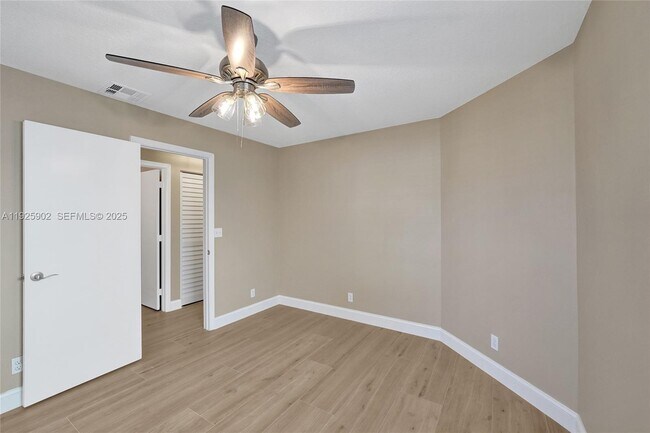 Building Photo - 9012 Lake Park Cir S