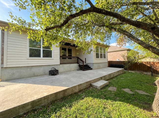Building Photo - *COMING SOON* AMAZING 3 Bedroom  2 Bath Home w/ Office Room Near Alamo Ranch!