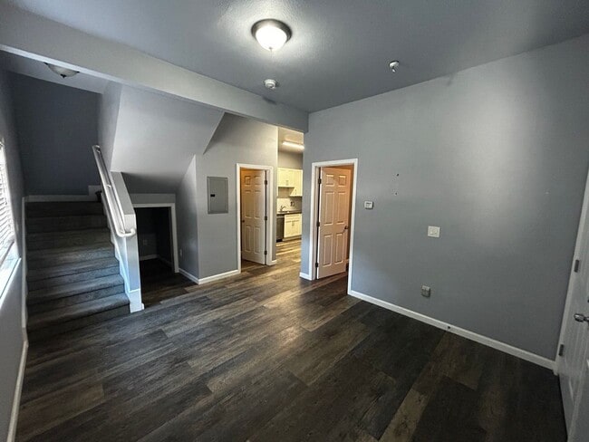 Building Photo - Renovated 2BR Home with Parking & Outdoor Space – Near Lake Merritt