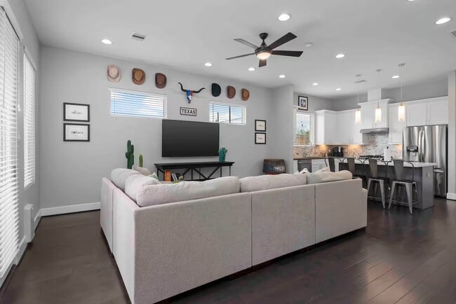 Building Photo - 4202 Gillespie St