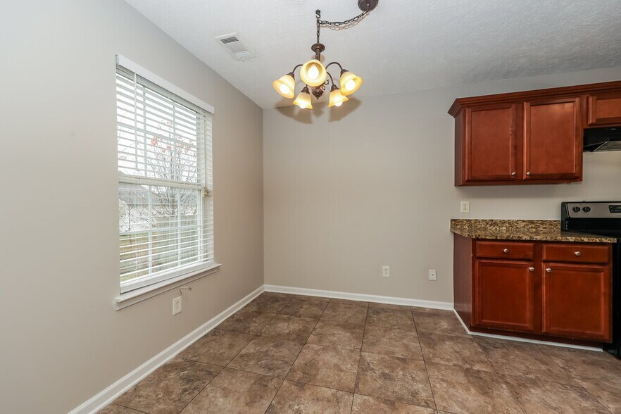 Building Photo - 1001 Tammy Sue Ln