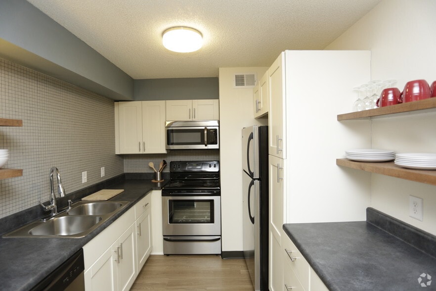 2BR, 2BA - 2A_996 SF - Reserve at Hillcrest