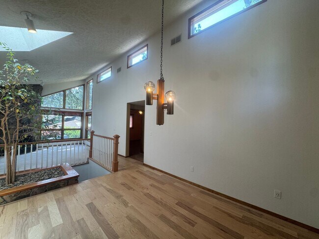 Building Photo - Charming 3 Bed, 3 Bath Home in Spokane Val...