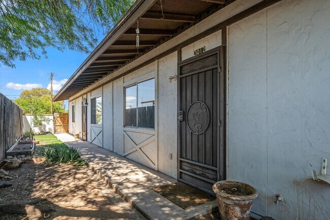 Building Photo - 3010 N Sparkman Blvd