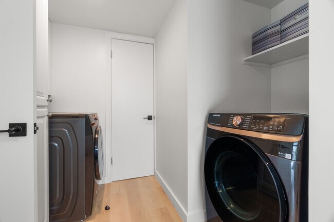 Building Photo - 273 Tropic Dr