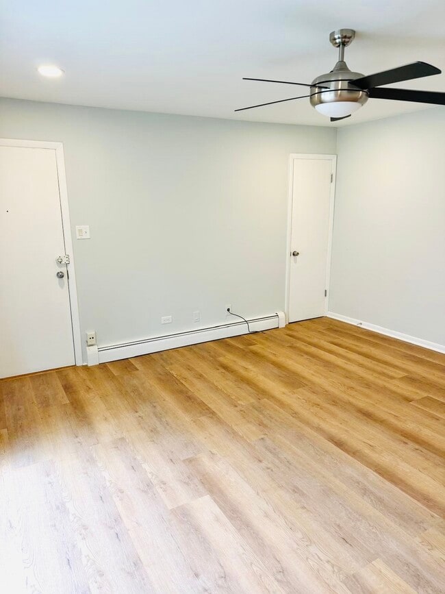 Building Photo - 10425 S Hale Ave