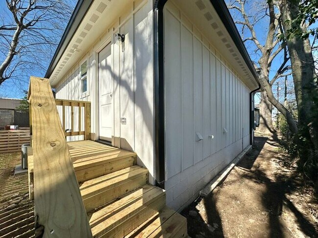 Building Photo - Available Now! Stunning 1 Bedroom 1 Bath New Construction Single Family House!